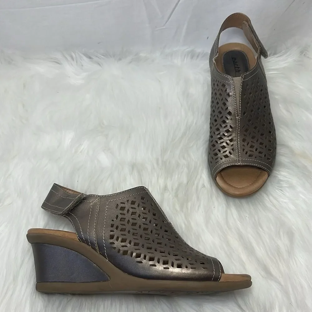 Earth Cascade Platinum Leather Wedge Geometric Sandals Sz 9.5